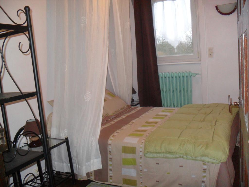 Gite De Peche Saint-Ellier-du-Maine Habitación foto